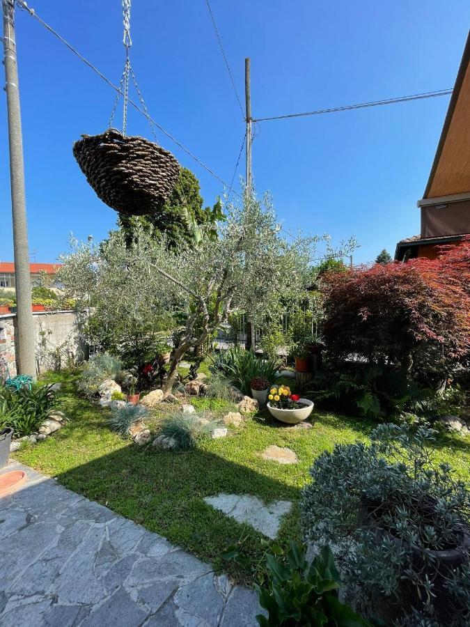 Casa Maria-Appartamento In Villa Ispra Dış mekan fotoğraf