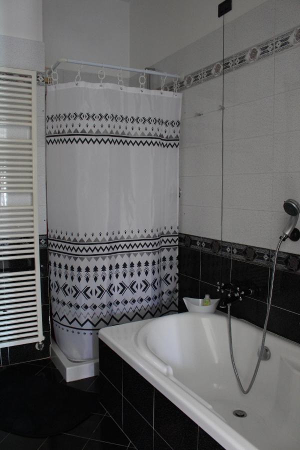Casa Maria-Appartamento In Villa Ispra Dış mekan fotoğraf